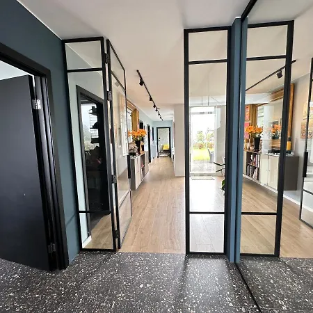 Modern And Stylish House In Heart Of Nyaraló